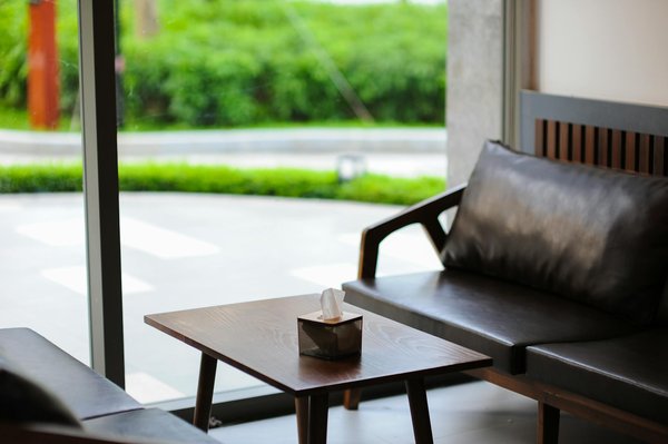 Verbessert der Einsatz von schalldämmenden Materialien die Lebensqualität in lärmbelasteten Wohngebieten?